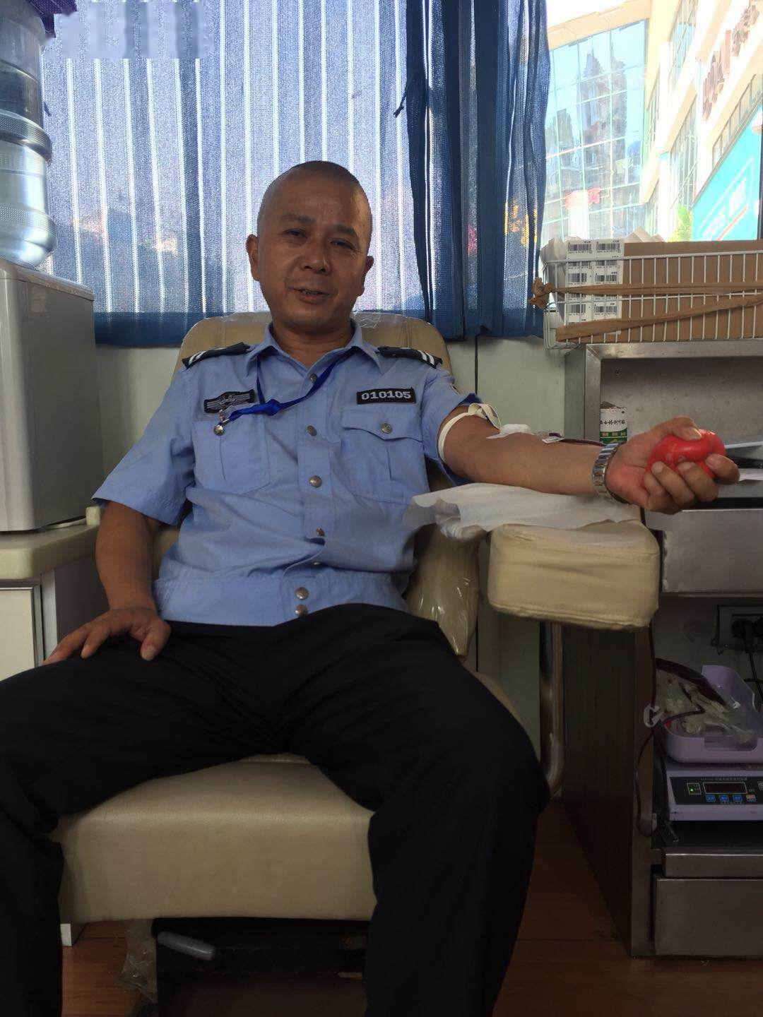 为修水这位医院保安大哥点赞这样的人不多了