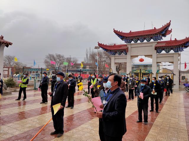 鮮花祭祖傳承家風蘭州皋蘭黑石村舉辦緬懷先祖重溫家訓移風易俗文明