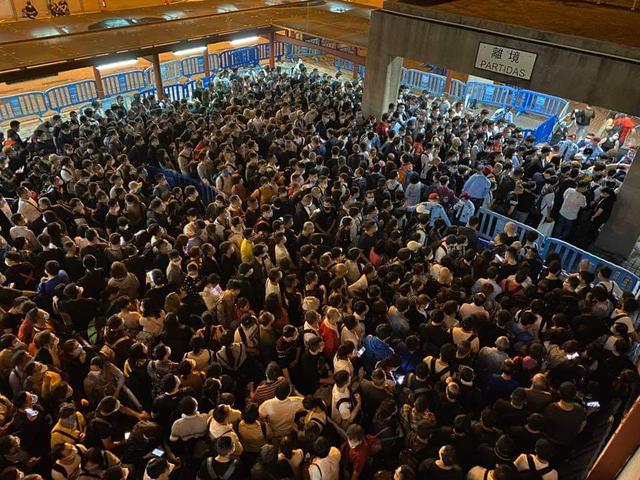 香港澳门现返大陆潮!赶在6点闯关广东口岸拥堵!