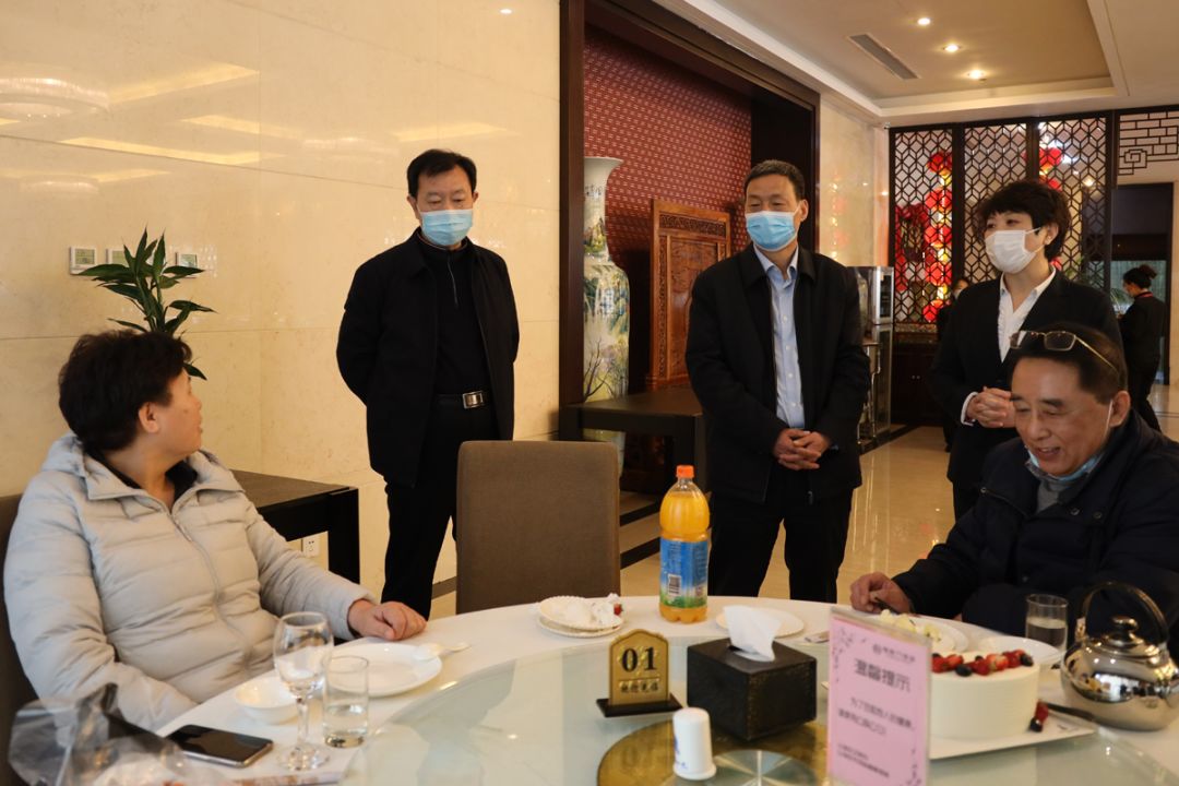 马秋萍一家是福临门酒店的常客,得知"堂食"开放后,专门从海港区驾车来