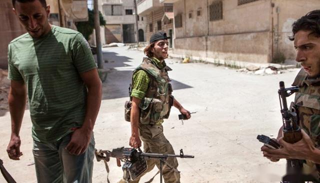 4000中亚悍匪搅闹伊德利卜俄军调来152毫米重炮用制导炮弹狠揍