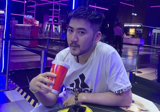 斗鱼主播茄子爱上cod16再次体验白给少年队友我的4500金啊