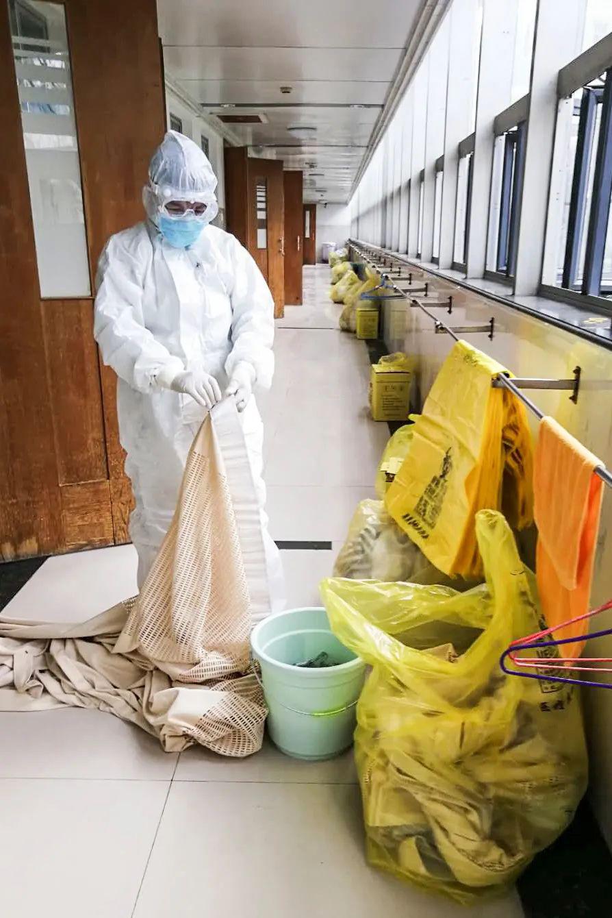我在隔离病区做保洁病人出院连衣物都要消毒才能带走我的战疫一〇九