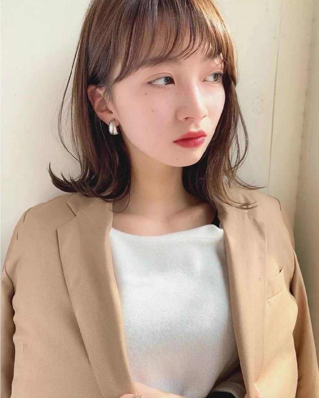 女生气质齐肩小外翻