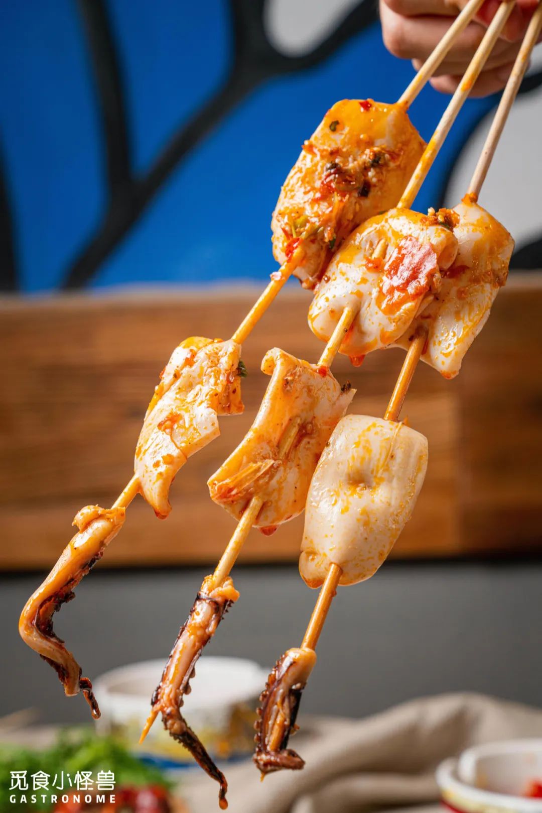 = 鱿鱼 =带子个头不小,圆滚滚的憨态可掬,肉质相对鲍鱼要软嫩,放嘴里