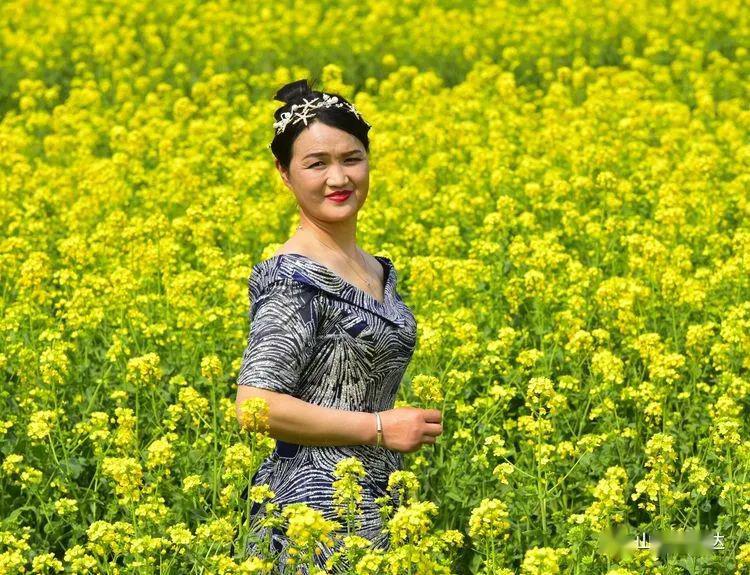 河津小梁乡美女干部代言千亩最美油菜花美翻了