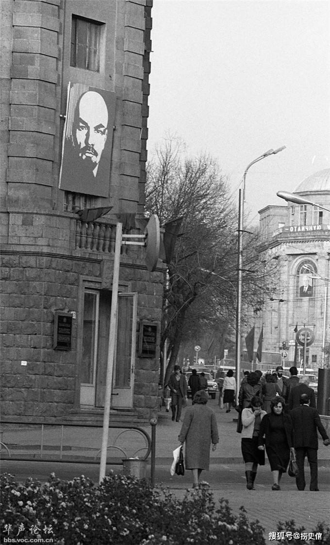 1991年苏联八一九事件现场照阵势不小装甲车都上街了