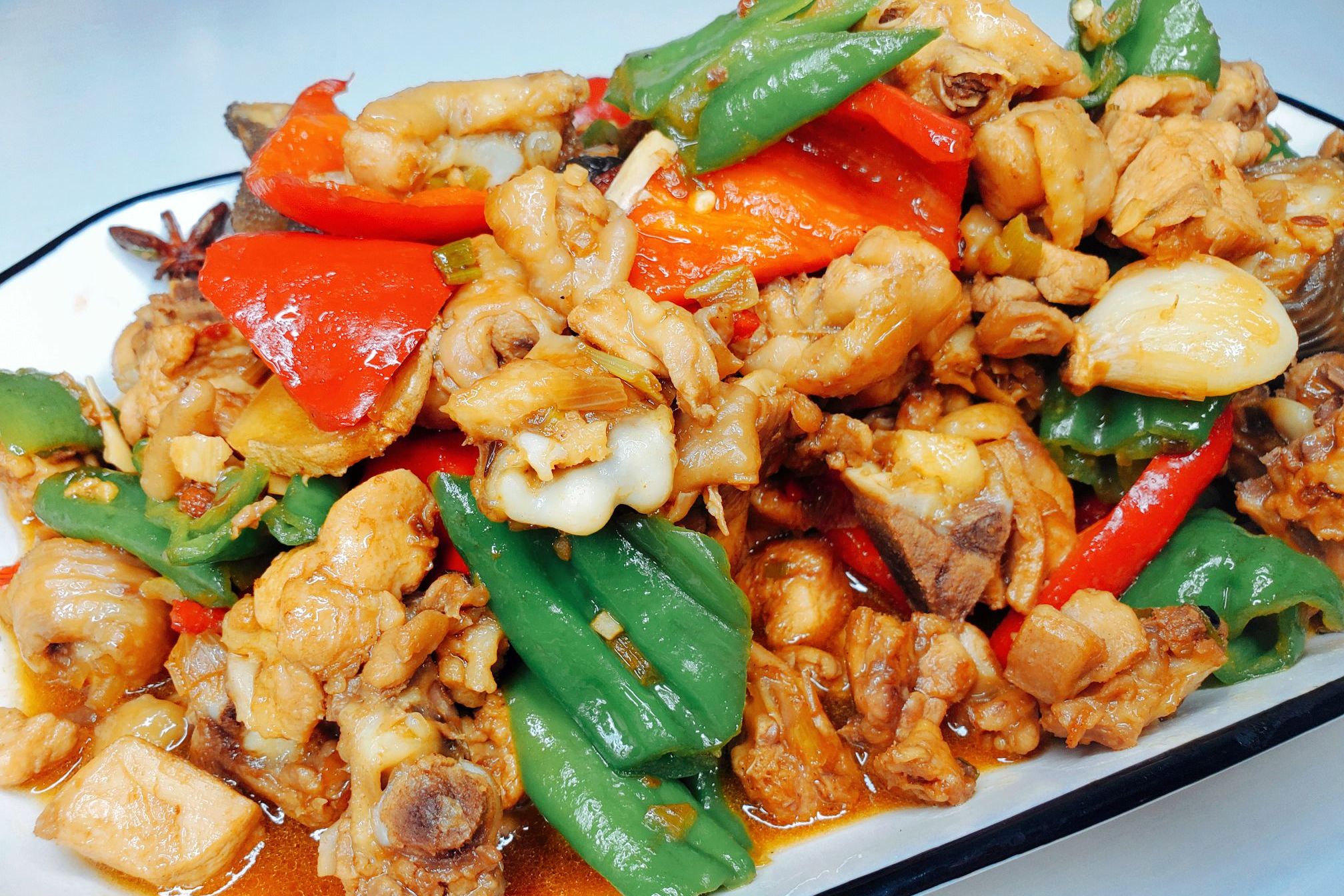 市场买笨鸡给老婆炒辣子鸡吃好吃又美味满嘴流油一口气吃光