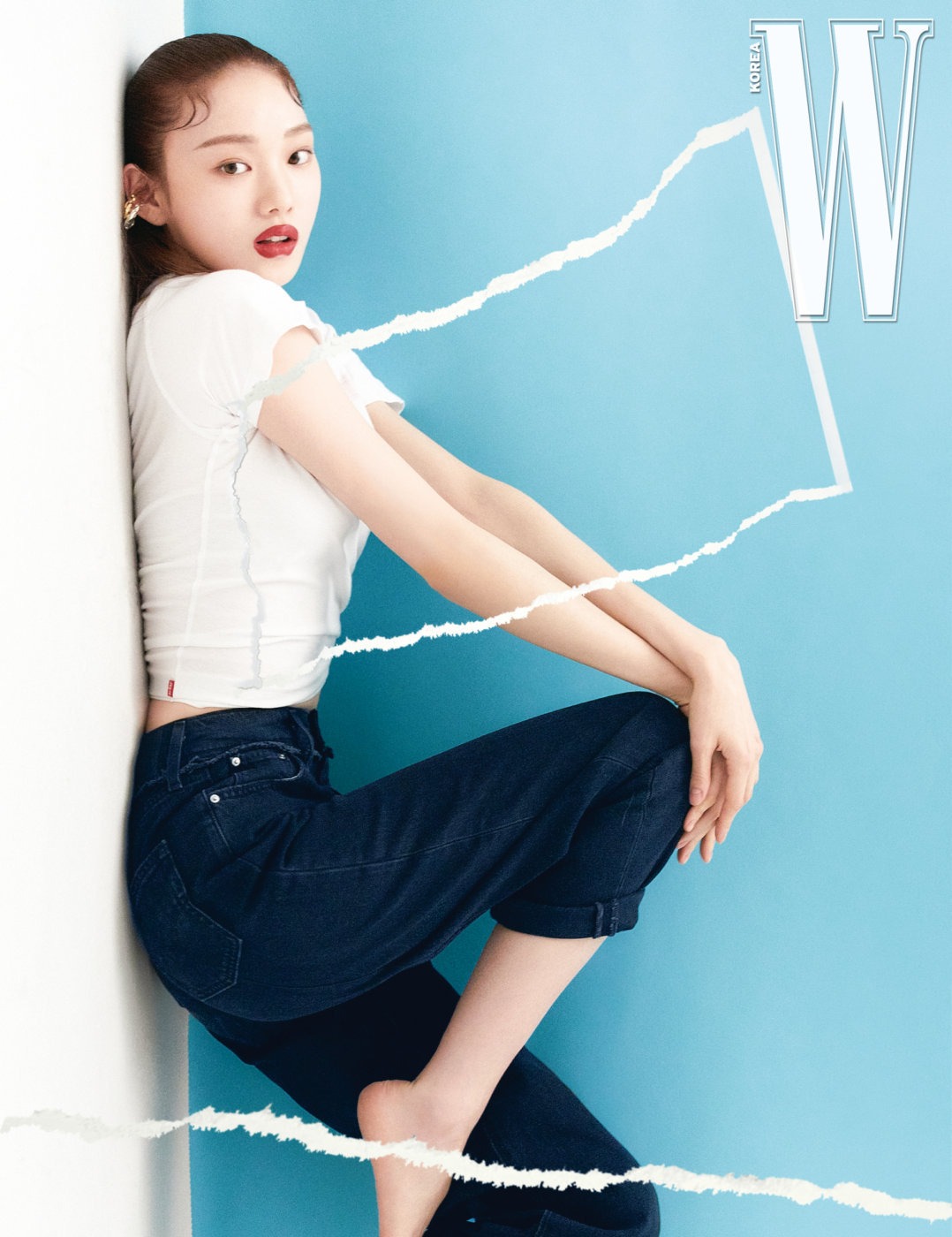 眼皮两条蓝色粗眼影,李圣经登wkorea四月刊,头发勒紧得好疼!_欧尼