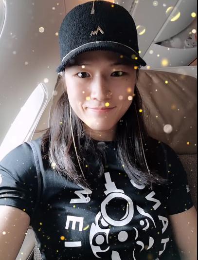 可爱张伟丽晒童年照感慨没有一丝丝改变妆容精致萌翻网友