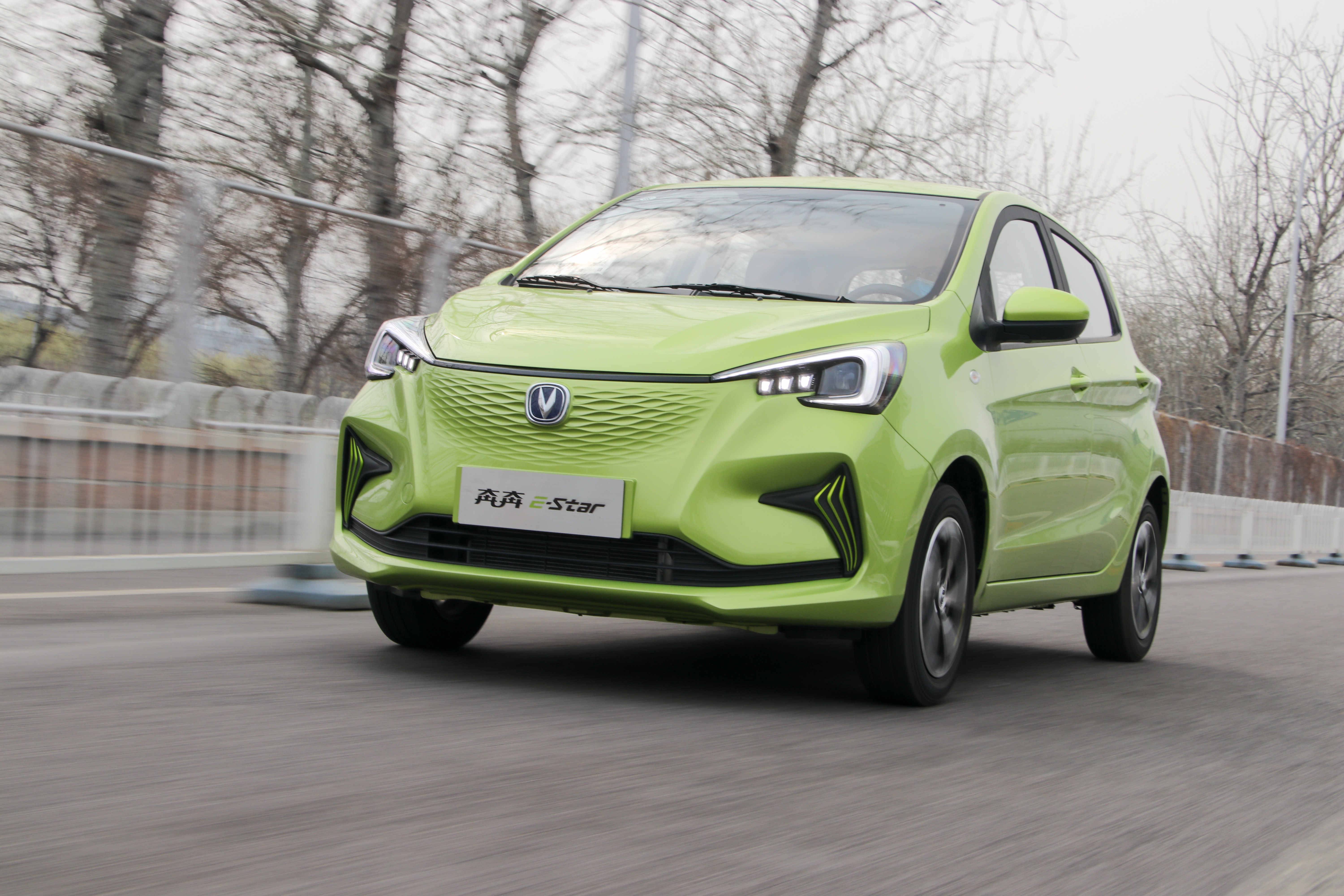 长安新能源奔奔e-star的动力回收模式共有强,弱两档可调,其中在强回收