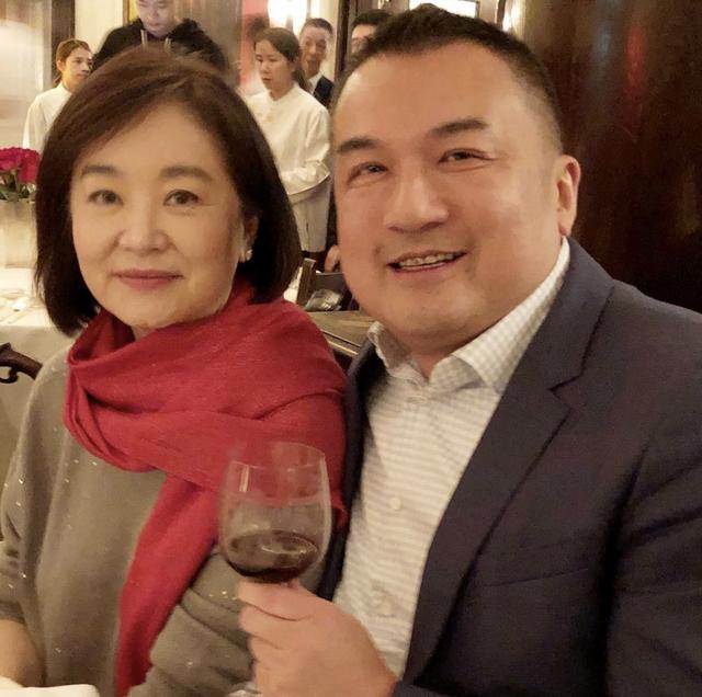 皮肤松弛太显老真像奶奶,阔太气质依旧不变_邢李原