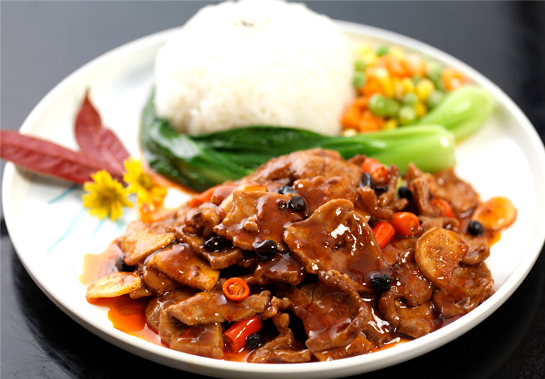 这样做出来的农家小炒肉味美鲜香麻辣过瘾