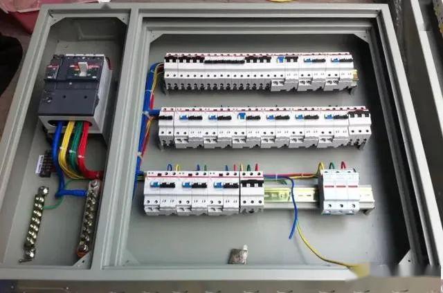 空开盒内零线排被烧怎么回事空开的零线火线线径相等空开不跳但是零线