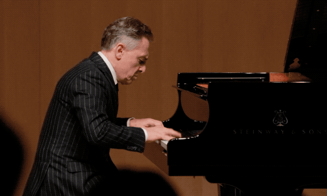 本场音乐会曲目经过精心设计贝多芬,舒曼的德奥传统精选曲目法国作曲