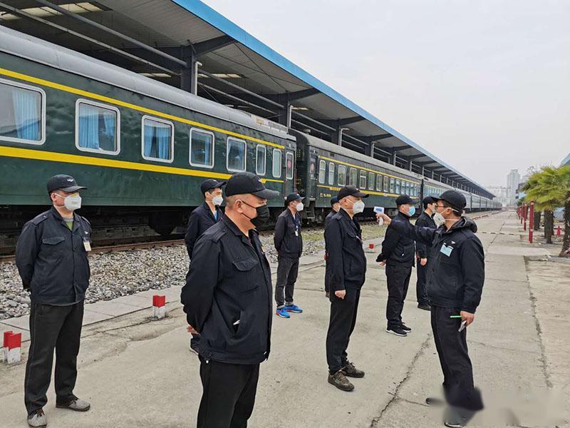 湖北襄阳:列车全方位"体检"加速复工复产_高君贤