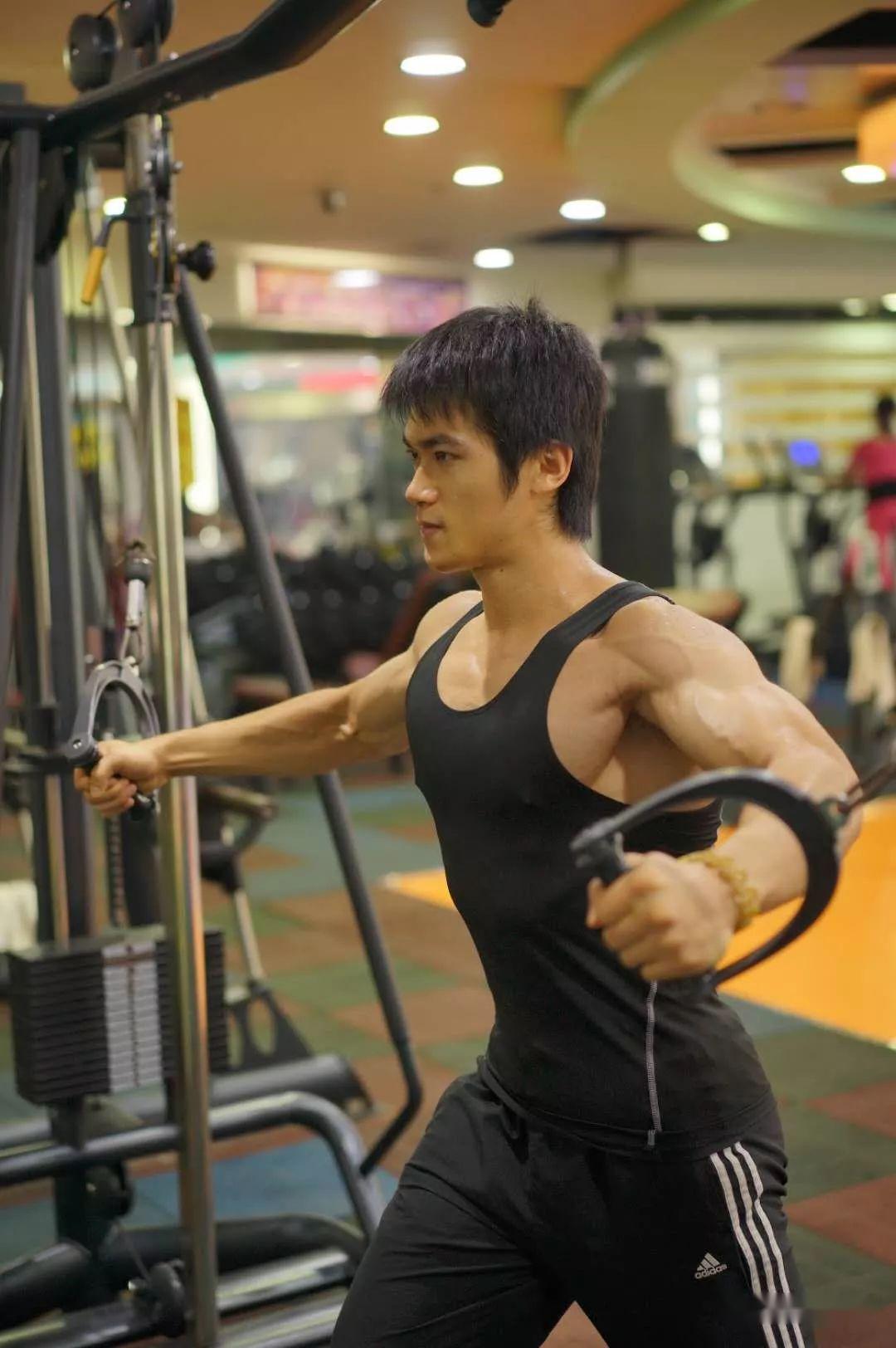 本期主人公黄浩32岁身高178cm,体重78kg家在广州市黄埔区毕业也华南