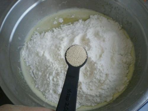 我们做的面包为什么面粉发酵不起来原来我们的酵母粉一直用错了