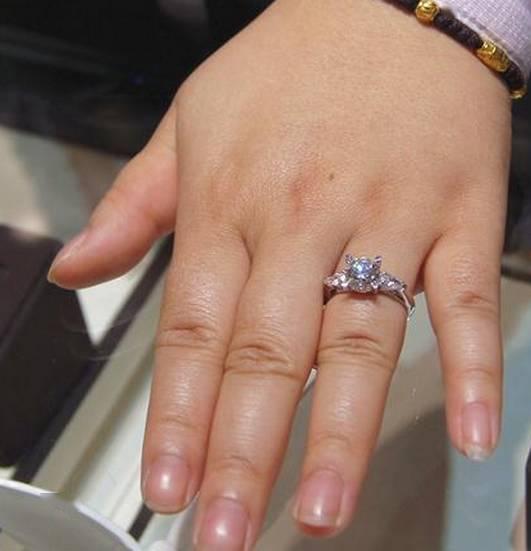 还不知道怎样根据手型选钻戒图解很清晰快学