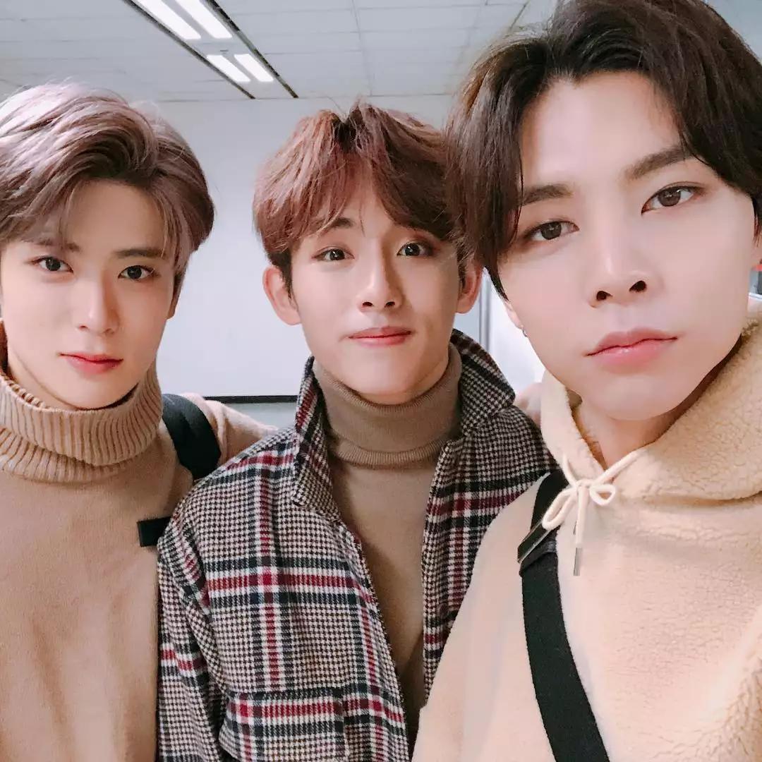 们分别是泰一,johnny,泰容,悠太,道英,在玹,winwin,廷佑,mark和楷灿
