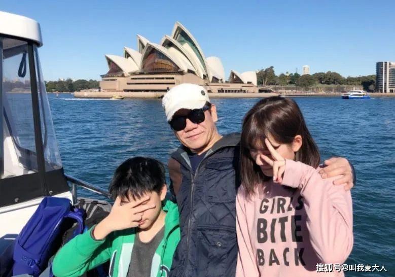赵传经常被传出和上海老婆李秉蓁离婚,当时担任他经纪人的妹妹赵佩