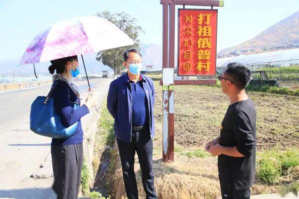 西昌市教体科局党委书记龙波到打祖俄普村调研