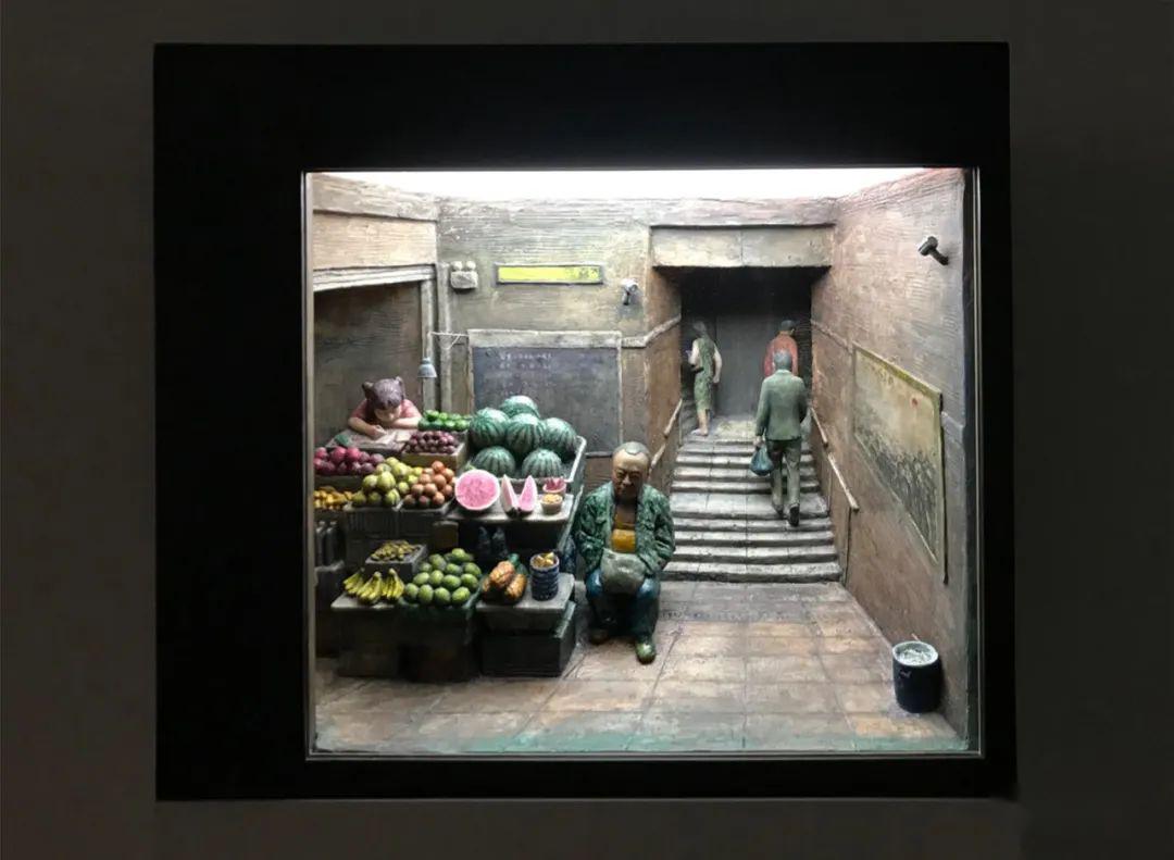 李占洋《卖水果》69×34×60cm 木头与玻璃钢 2019美术文献艺术中心