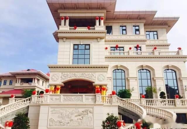 福建富豪砸200万建豪宅,看到他家的品味你就不敢喷了
