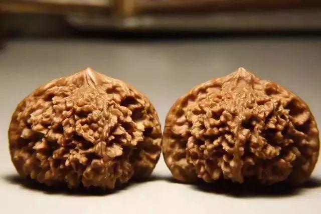 太监盘的核桃,一对号称价值一个亿?