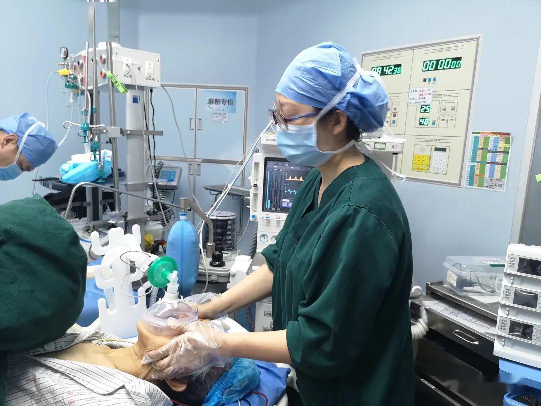 就是麻醉中患者可能死在手术台上.