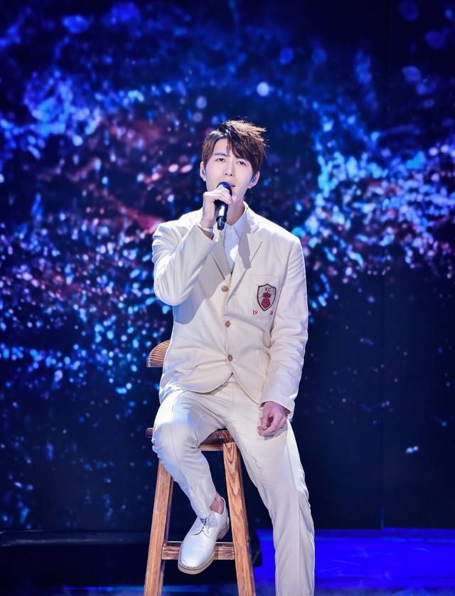 原创只因深夜转错微博陈学冬喜提5g说唱歌手称号