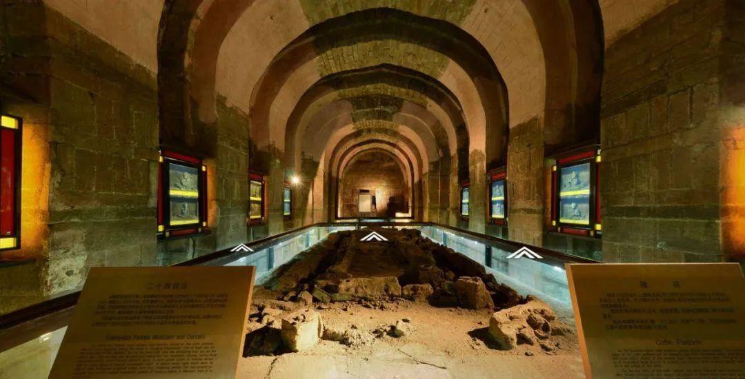 永陵墓内的二十四乐伎再现了唐末五代时期宫廷乐舞的演奏场景,在中国