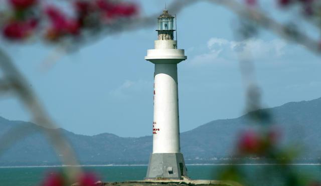 三亚湾的灯塔