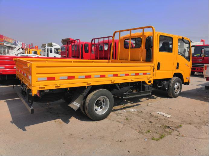 一汽红塔解放公狮双排轻卡 拉货载人多面手!