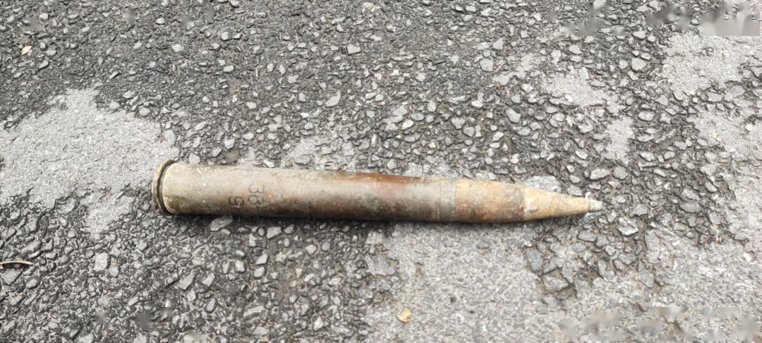 阜阳特警排爆车紧急出动!_炮弹