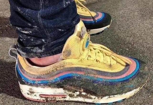 下雨天,潮人们早已偷偷上脚了这些防水"雨鞋"