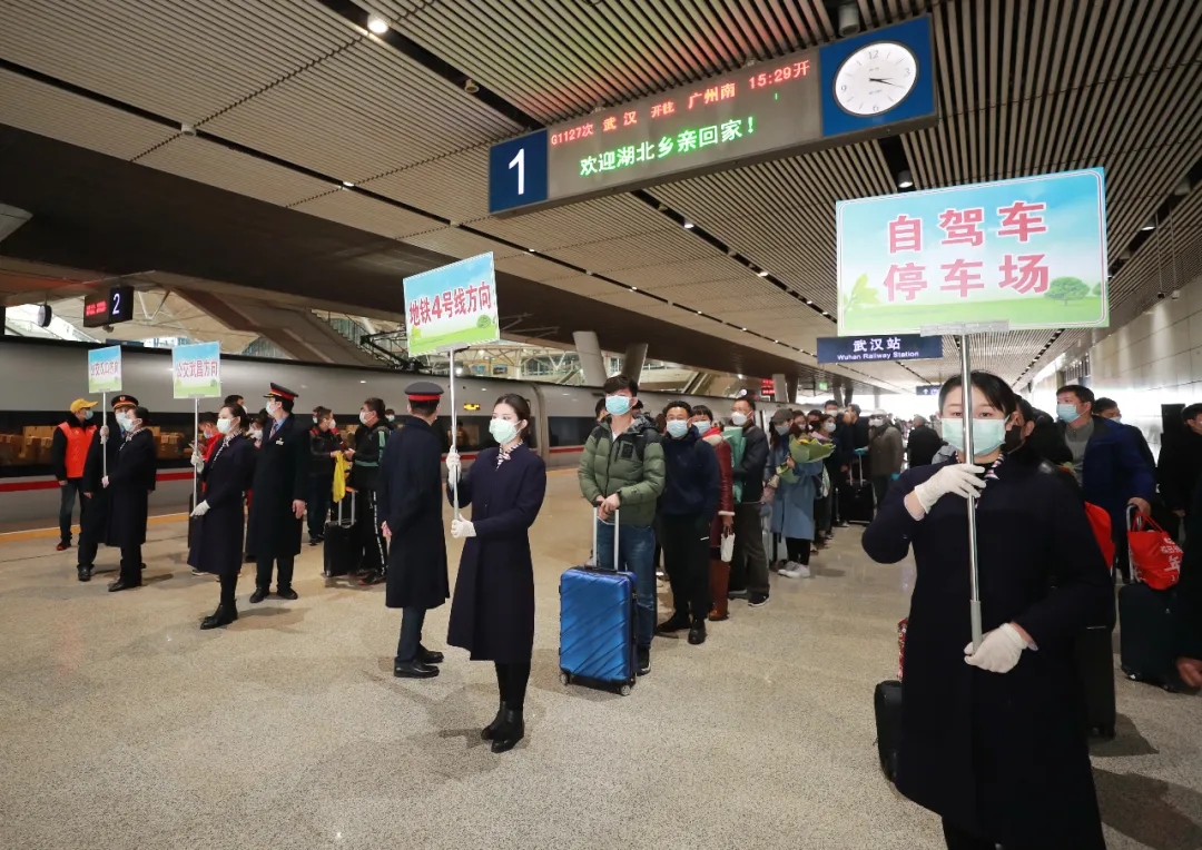 3月28日15时06分,武汉恢复各火车站到达业务后的首列外省终到武汉