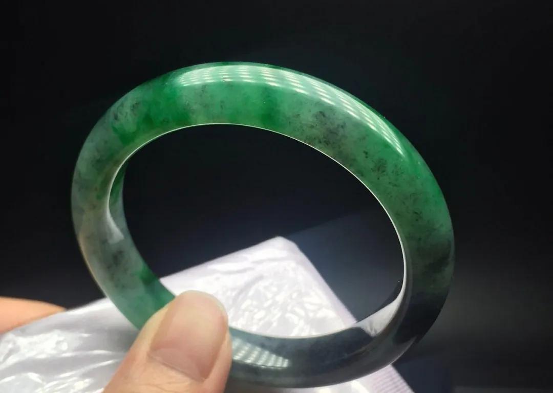 玉赏乌鸡种翡翠里的审丑癖