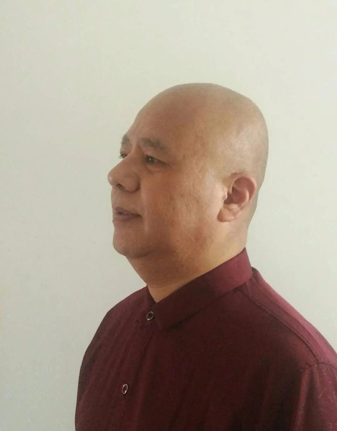 理光头在渭南作家圈子里留光头的有两个.