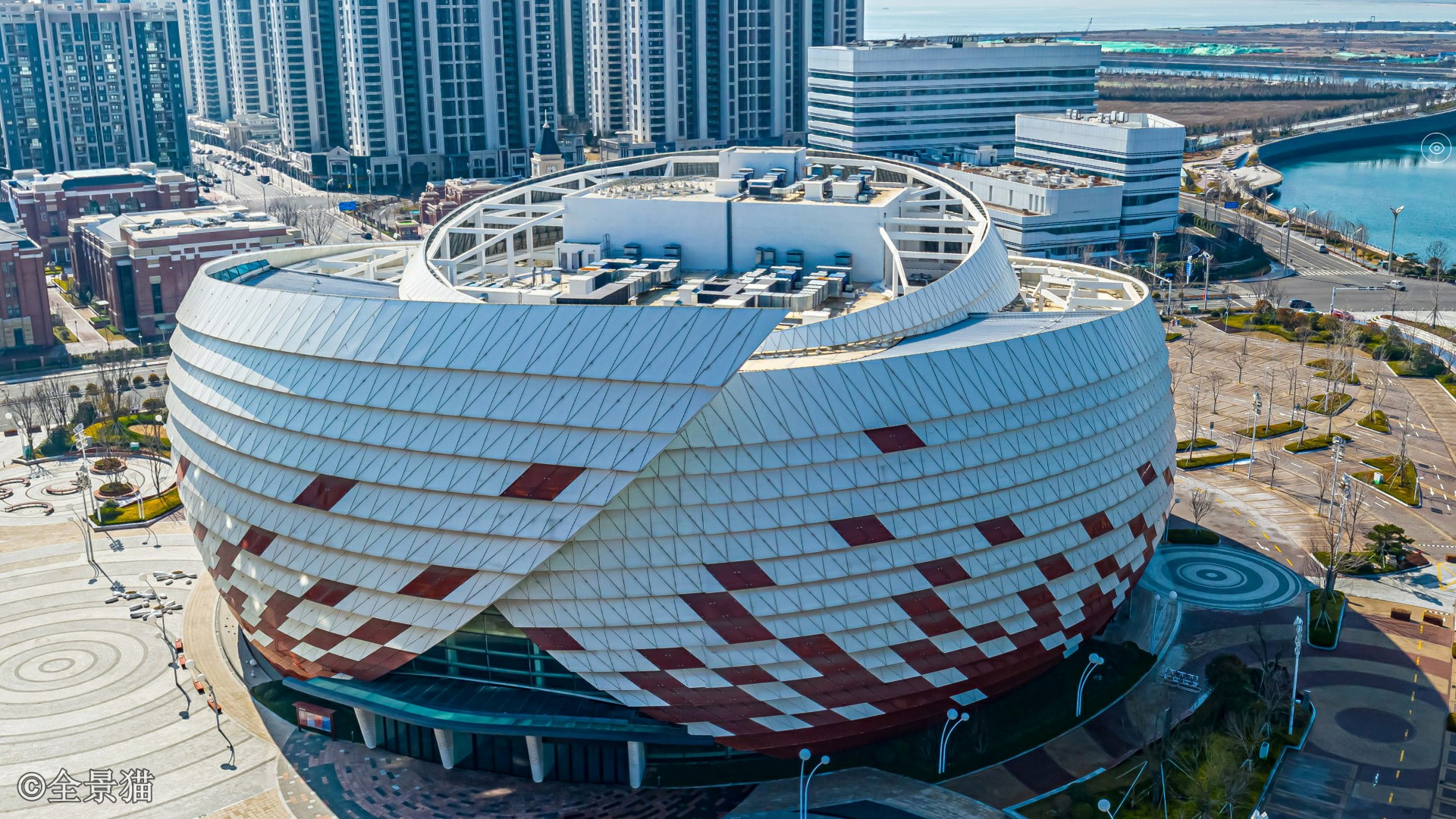高空环视大剧院与青秀·青岛vr全景青岛东方影都大剧院位于星光岛,总