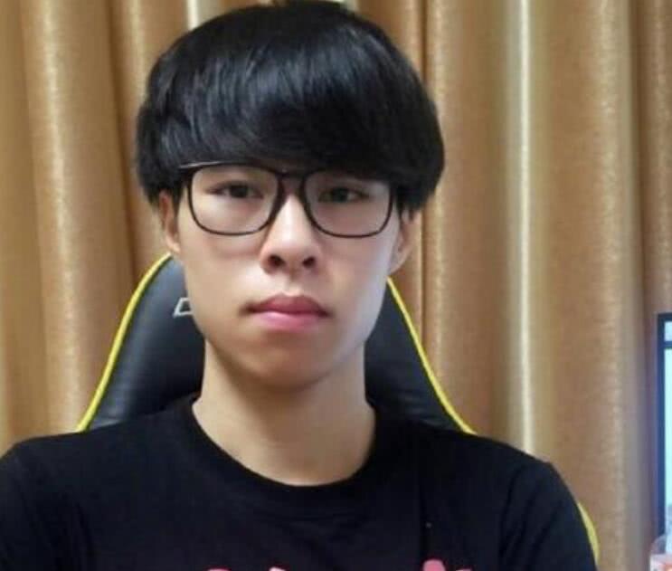 包桑直播表示,lpl肯定是有打假赛的,打一场100万经不住诱惑_weiyan