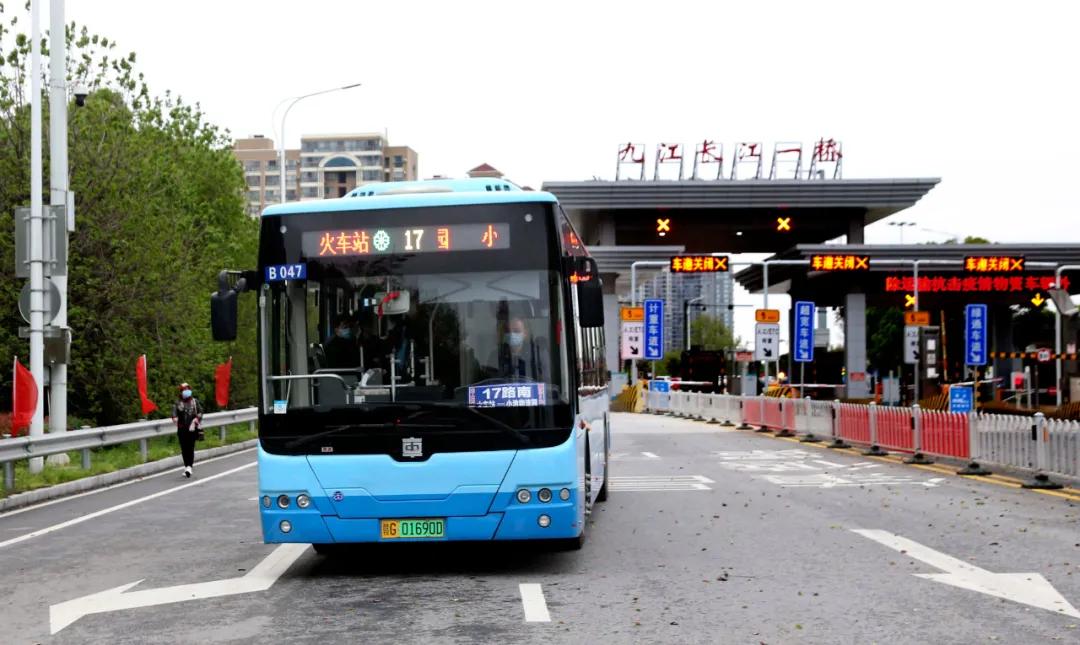 经九江长江一桥,九江长江二桥来浔或经九江火车站中转人员达3300余人