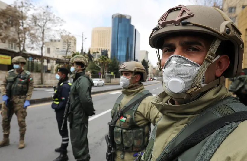 然后从一个监狱内的帮派逐渐发展成为巴西最暴力的黑帮势力