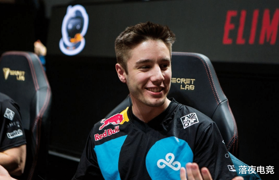 他是世界第一突击手,更是绝地求生第一大腿!4am的偶像入驻虎牙