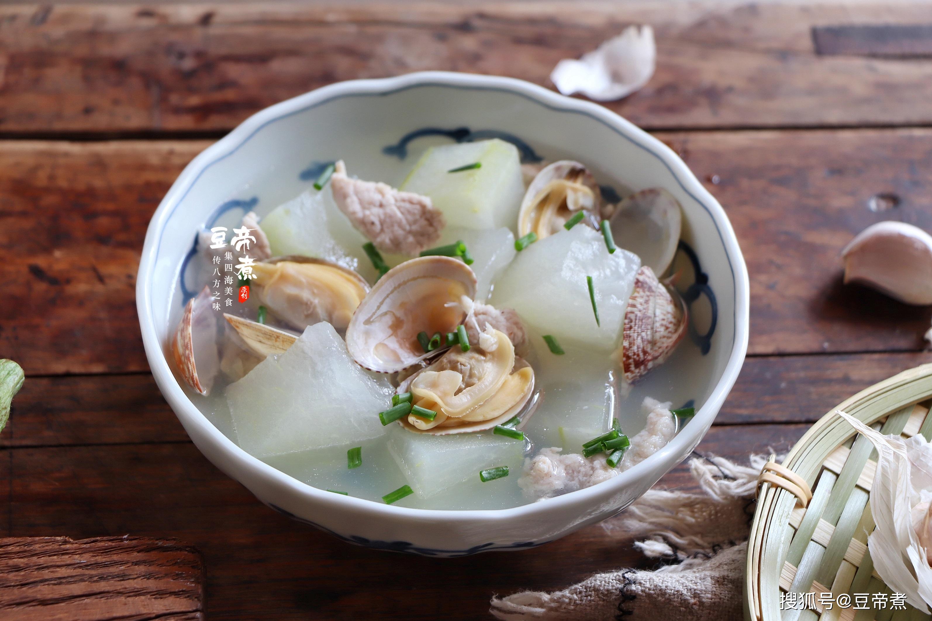 营养的汤来提升改善一下自己和家人的胃口,在这个阶段花蛤比较肥美