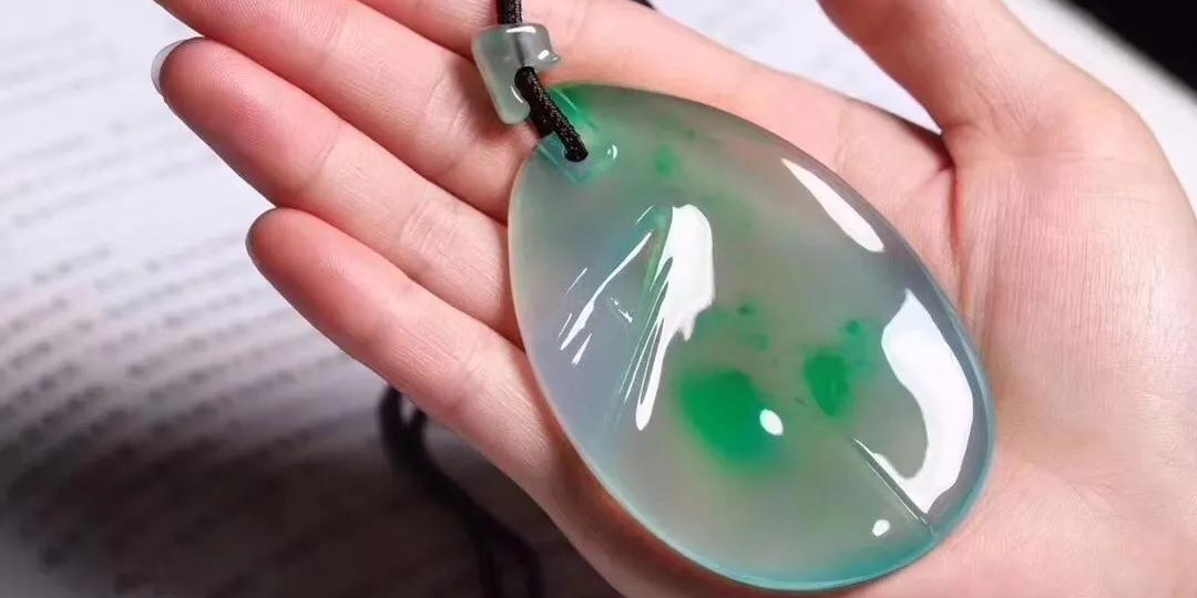 难怪大家这么喜欢翡翠,终于知道原因了..._玉石