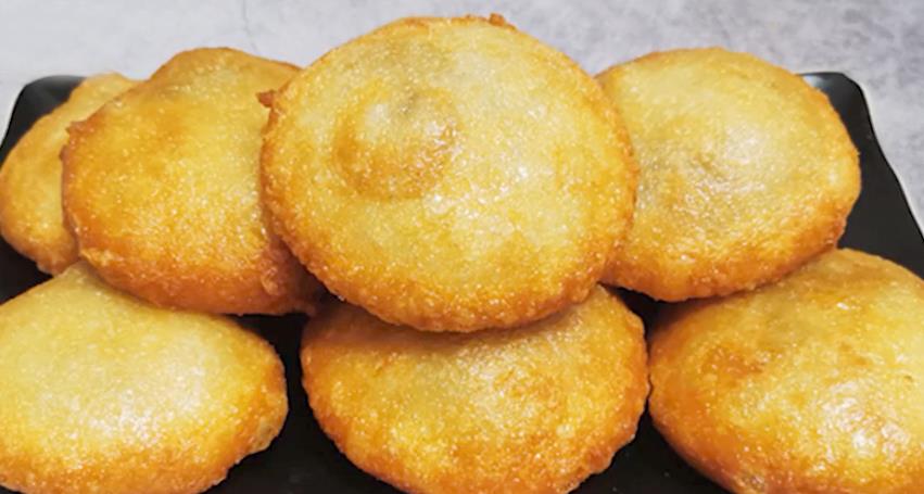 原创1分钟学会小吃炸油糕做法简单外酥里嫩家里孩子超爱吃