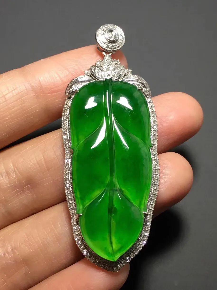 翡翠欣赏丨冰种正阳绿蛋面耳坠11200元