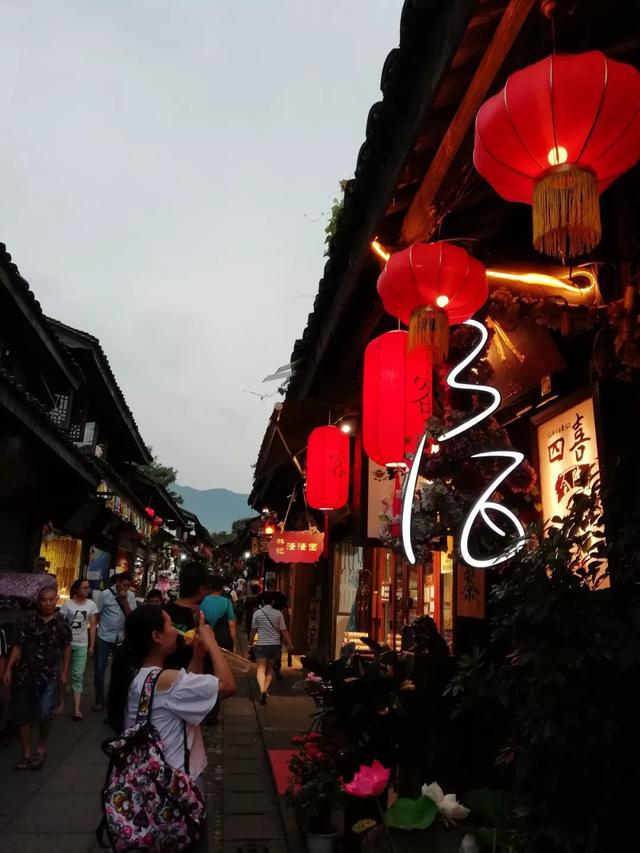 川西坝子故事贾古董谈宝