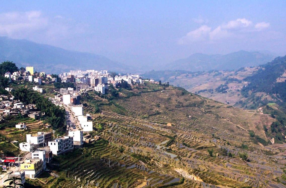 云南最危险的县,竟然用防滑栓绑着,生怕县城滑到沟里_绿春县